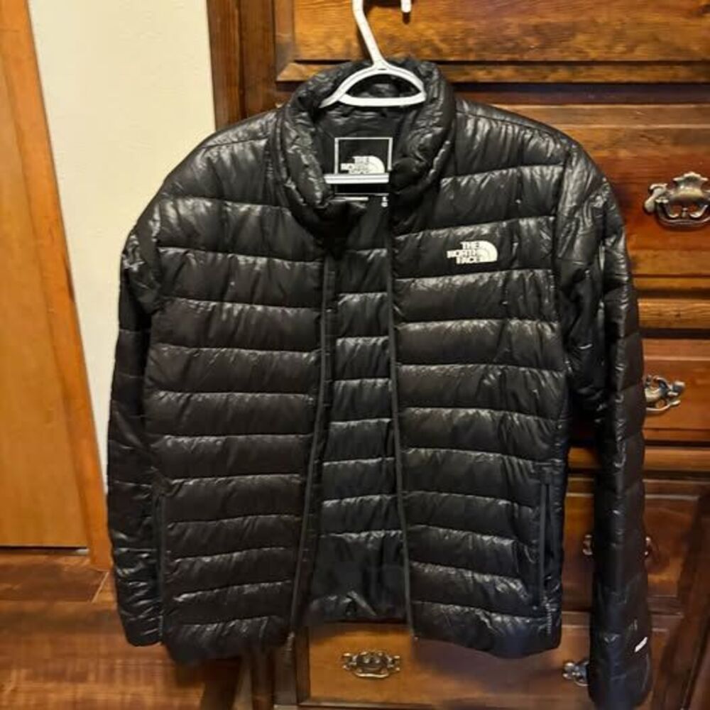 North Face Large Puffy Black Jacket